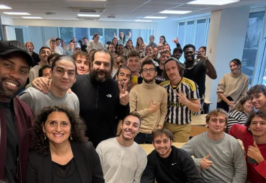 Teddy Riner en visite surprise au campus de MediaSchool Sports à Marseille