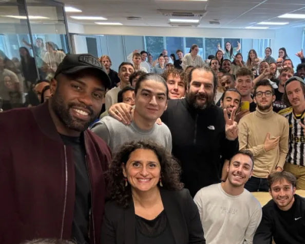 Teddy Riner en visite surprise au campus de MediaSchool Sports à Marseille
